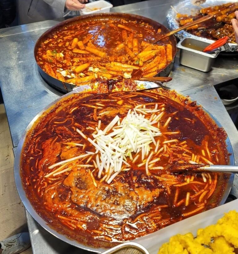 Street-style Tteokbokki: Your Ultimate Guide to Seoul’s Spicy Soul Food