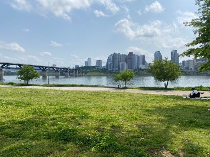 How Koreans Actually Spend Sunday on the Han River