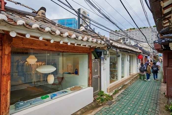 Seoul’s Hidden Alleys: Discovering the Charm of Ikseon-dong Hanok Village