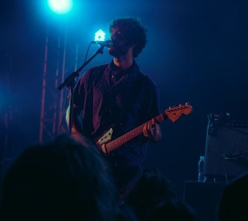 Korean indie singer performing live on stage representing Halroro 한로로 2026