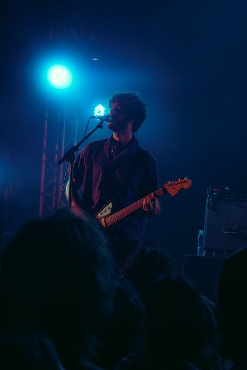 Korean indie singer performing live on stage representing Halroro 한로로 2026