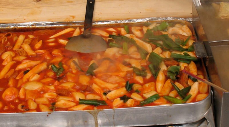 Spicy Korean tteokbokki rice cakes street food